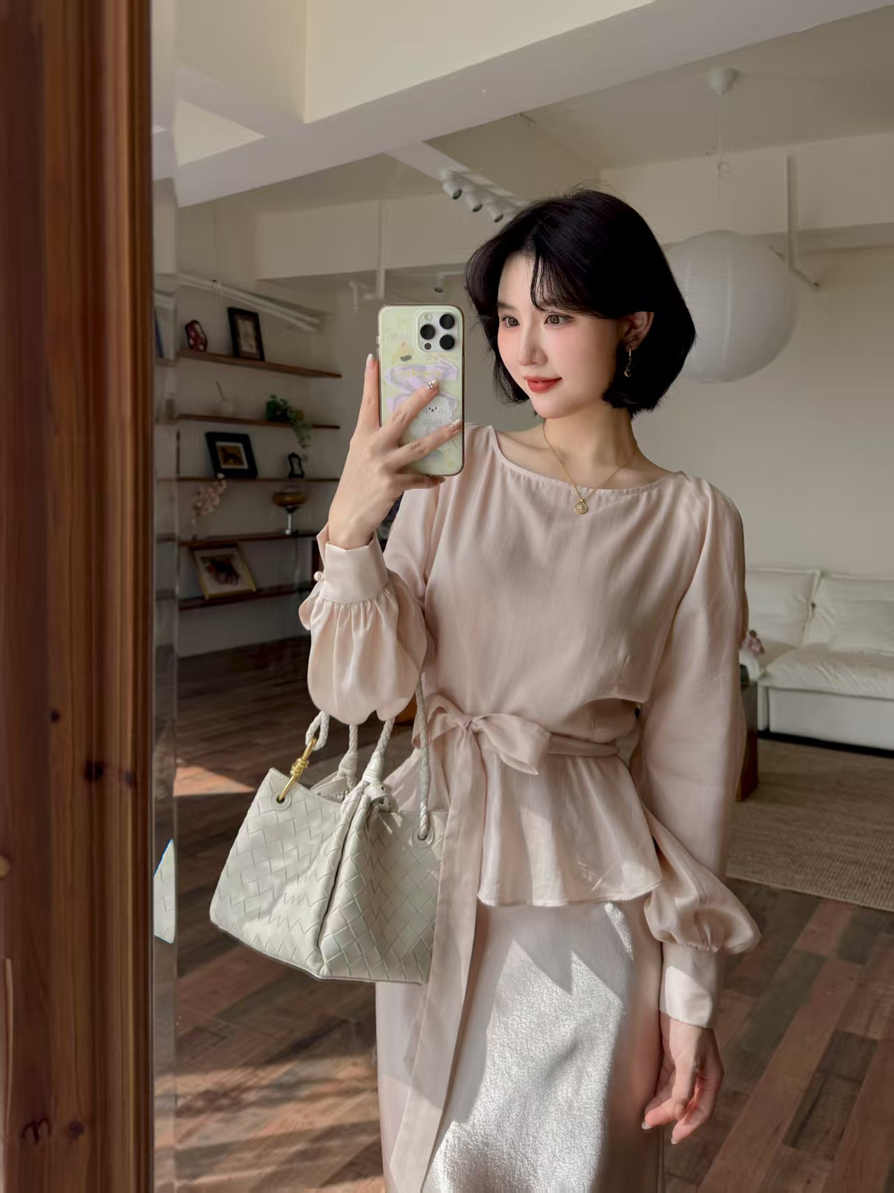 蕾英俊-小荷疏影-秋季法式千金风上衣+缎面流光包臀半裙-JF6686M