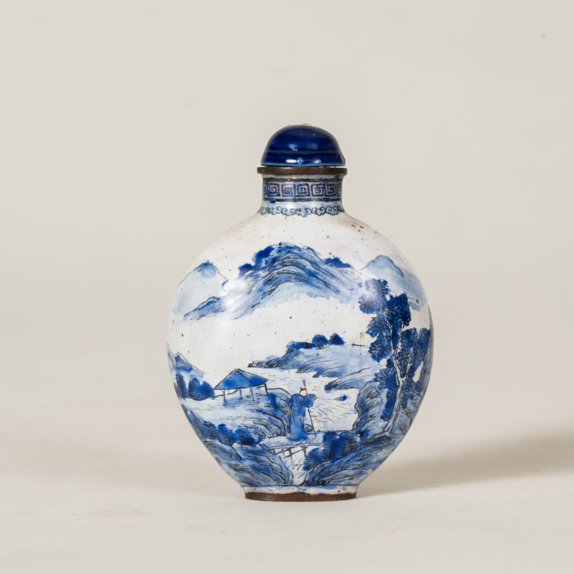  Lot  3  清 铜胎画珐琅山水人物鼻烟壶(12.29瓷杂拍卖 )