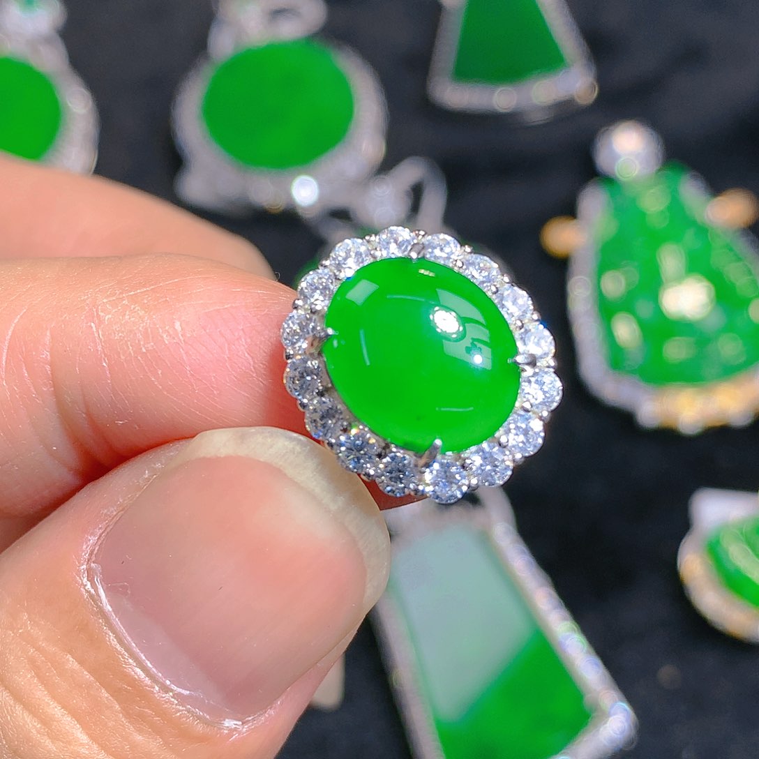 翡翠颈饰银S925镶嵌戒指