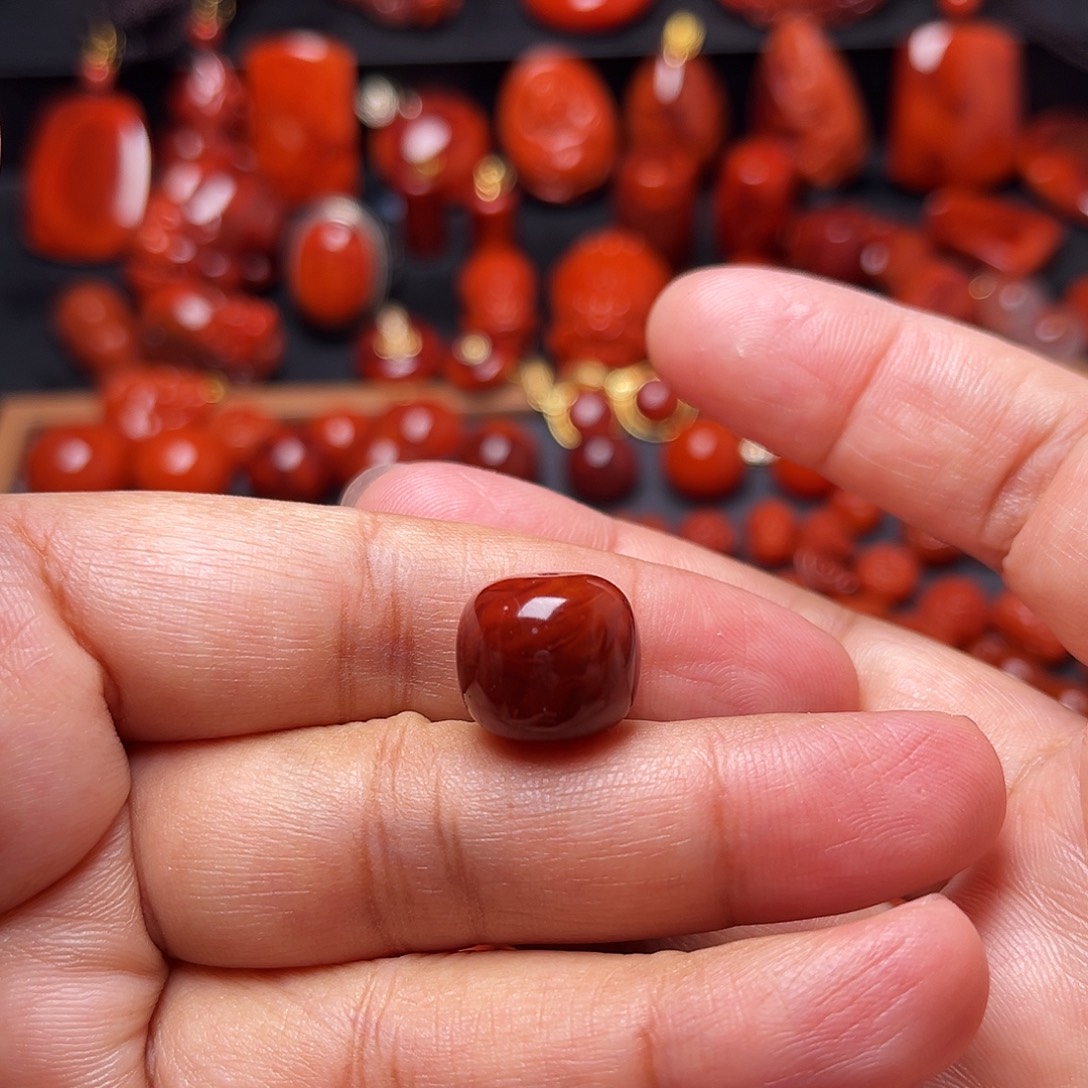 南红玛瑙未镶嵌配饰牛血火焰纹老型14mm