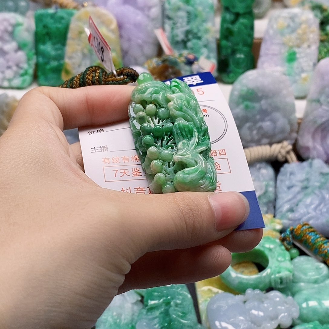 吊坠(不含链)未镶嵌翡翠