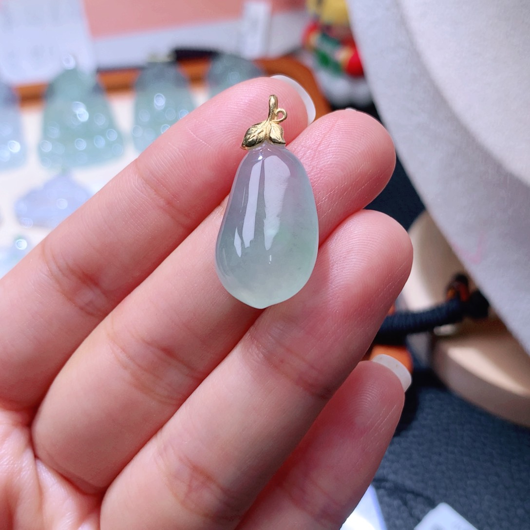 颈饰18K金镶嵌翡翠福瓜