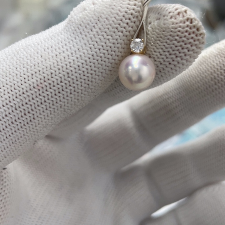 18K金镶嵌海水珍珠颈饰