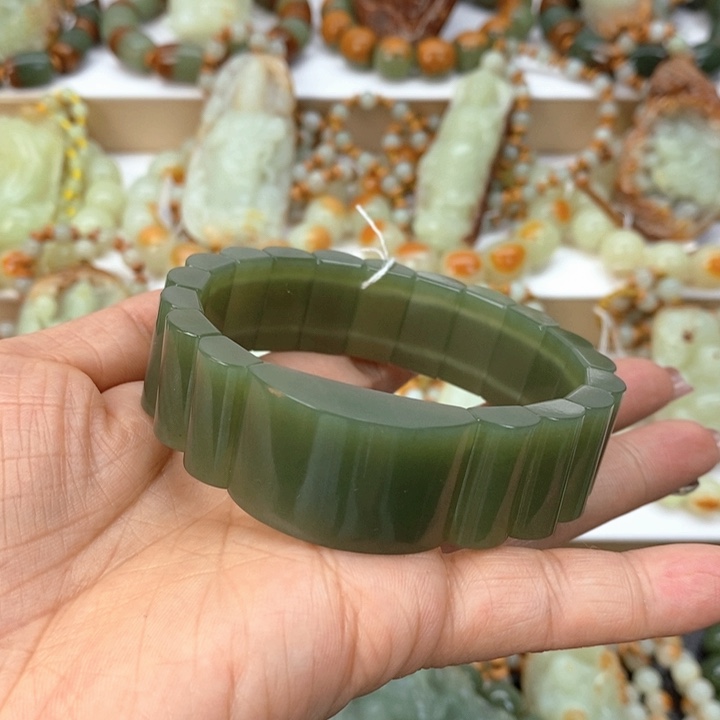 【闪购商品】透闪石质玉手牌未镶嵌只****气