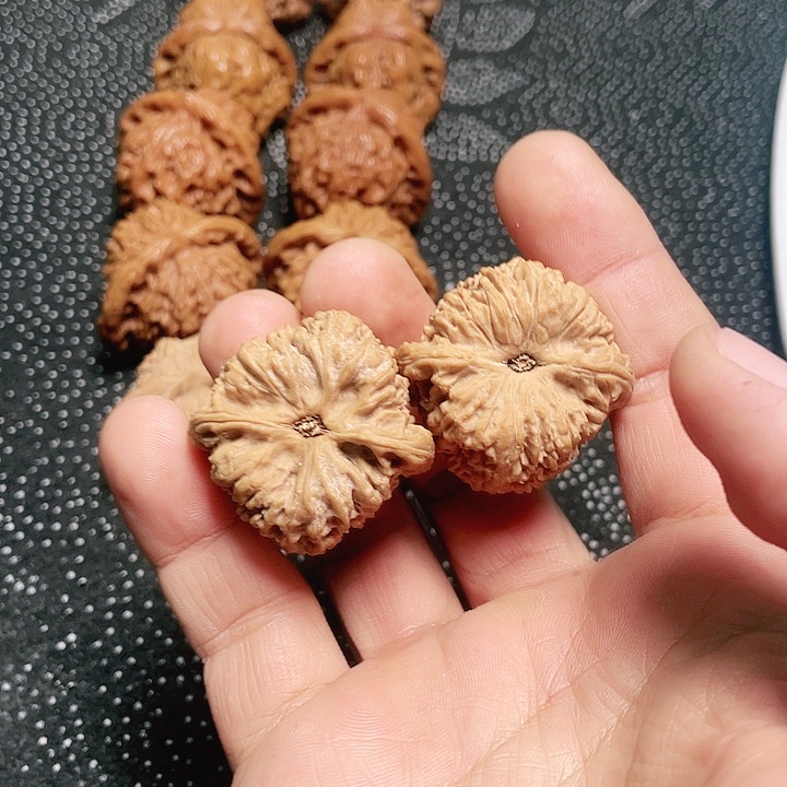 文玩核桃吊坠小***生南疆