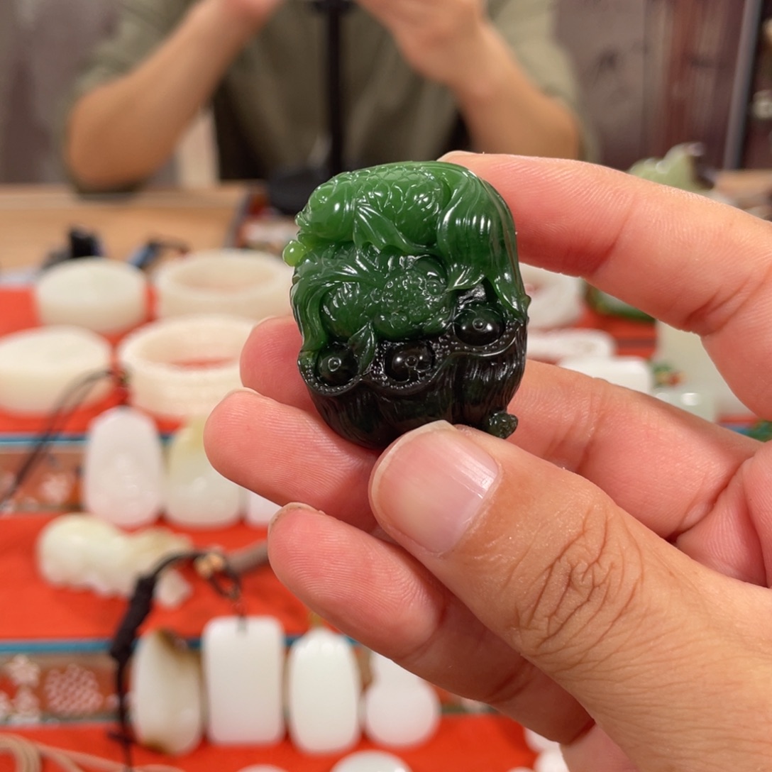 玉***缘和田玉未镶嵌颈饰