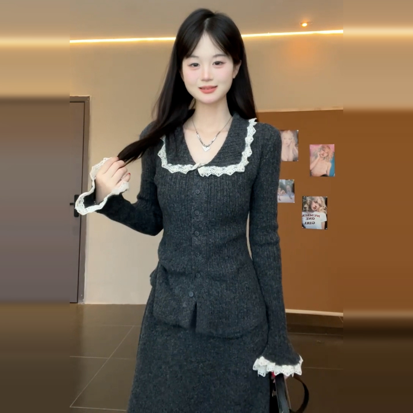 2025新款法式气质蕾丝花边针织连衣裙子女秋冬季内搭毛衣套装长裙