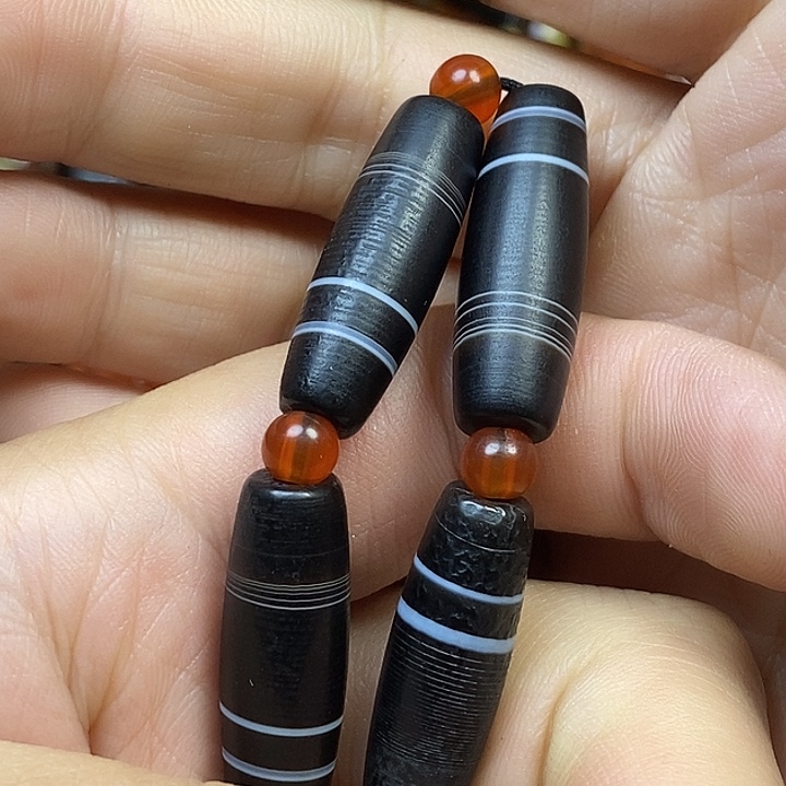 未镶嵌颈饰玛瑙/玉髓志**合