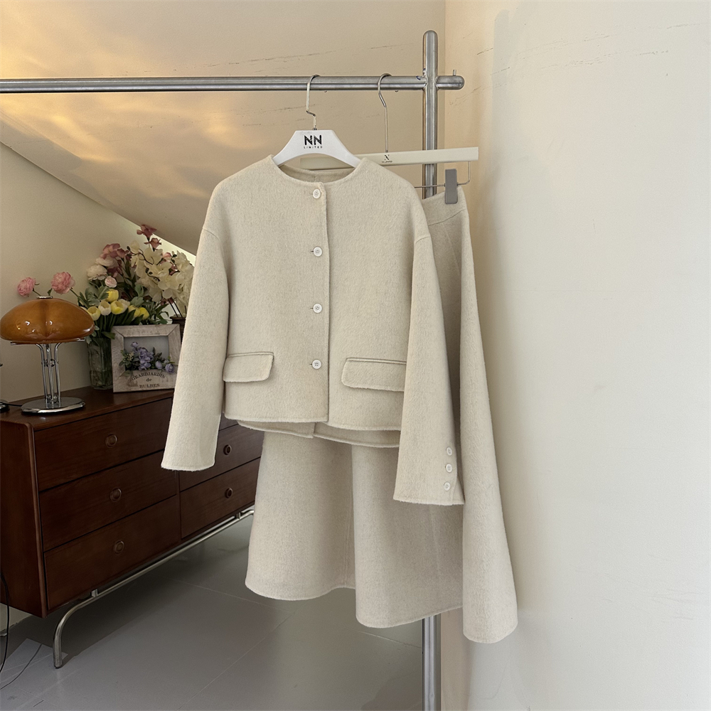 NN CHIC女秋冬绝绝紫落肩+半身裙双面呢羊毛套装6207 