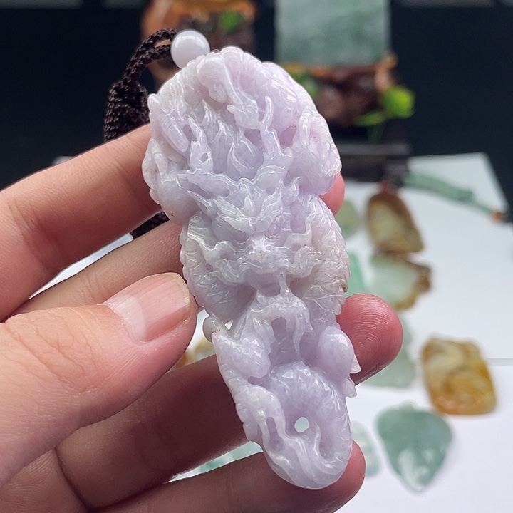 翡翠未镶嵌颈饰龙牌