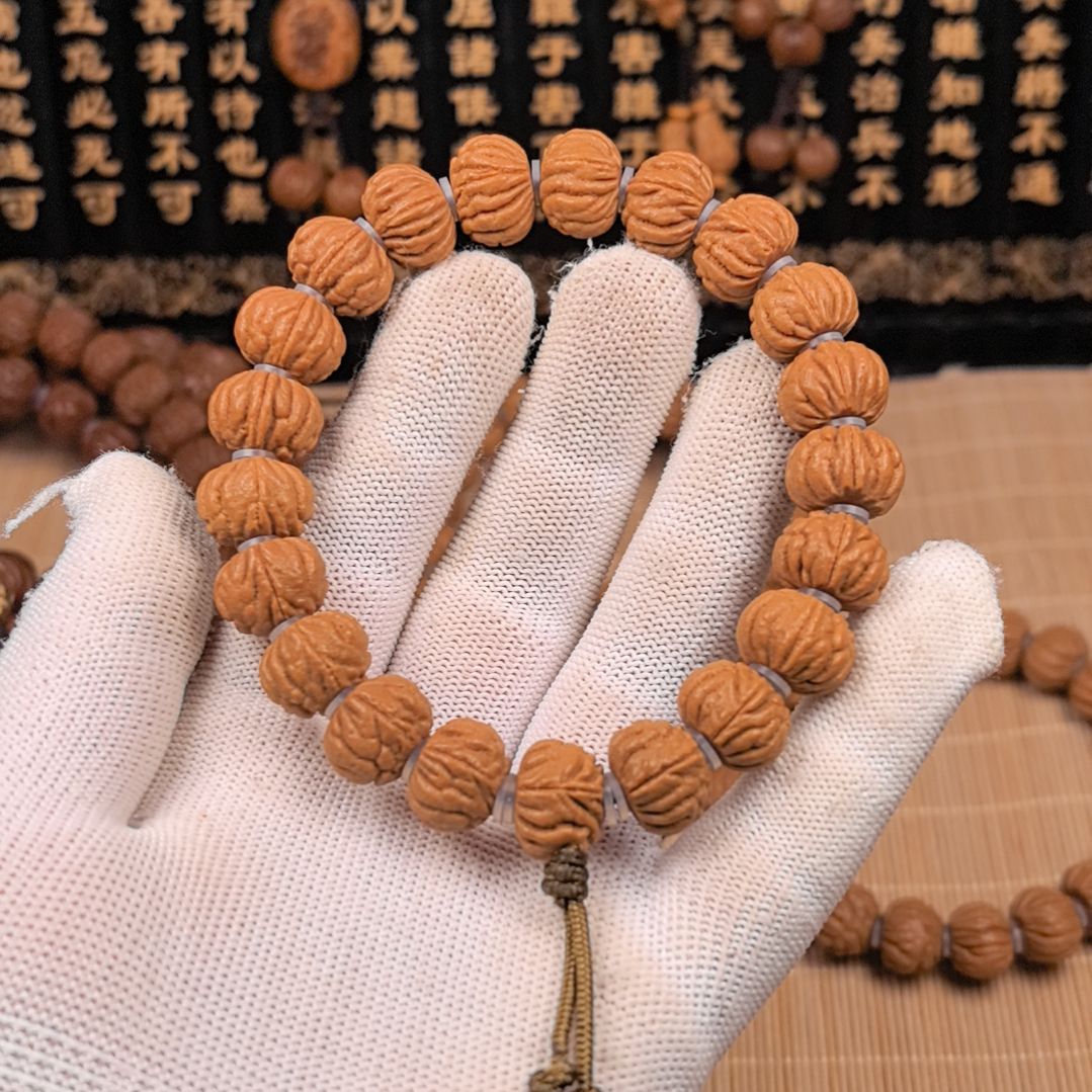 吊坠桃核铁蛋龙手串