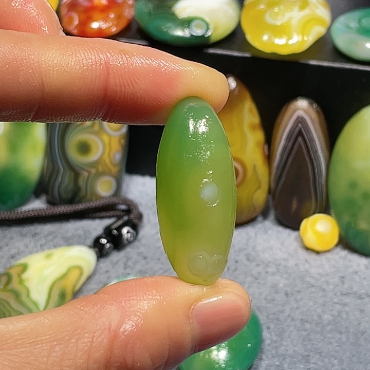 给***饼玛瑙/玉髓未镶嵌珠宝奇石