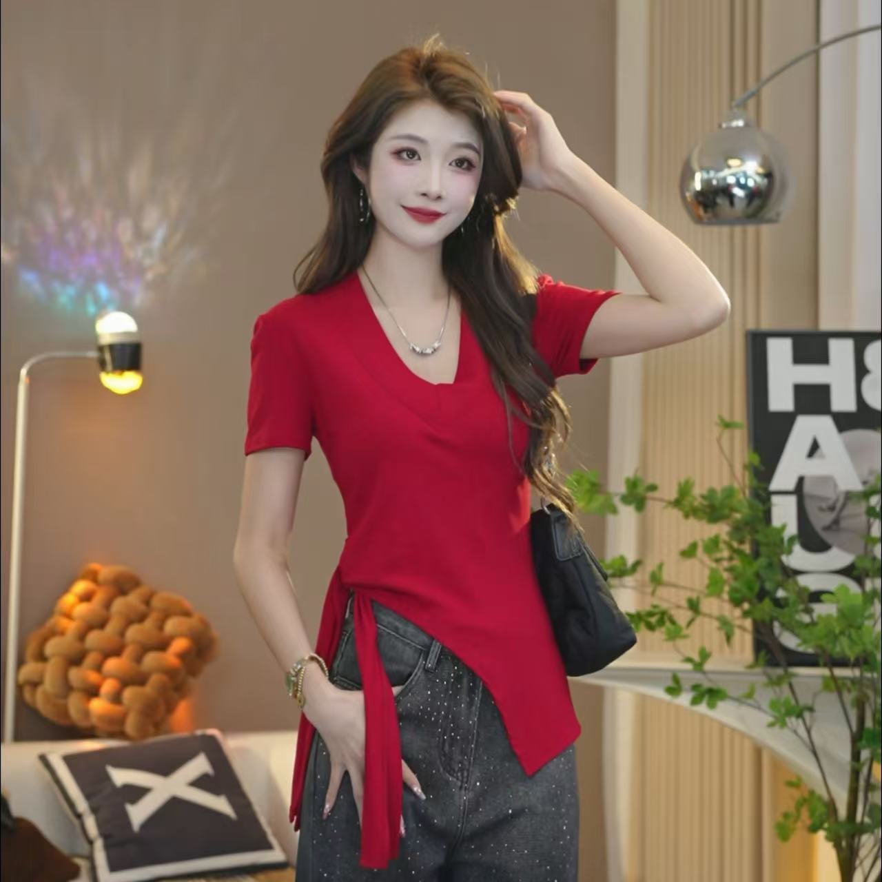 笑歌-V领不规则绑带下摆设计显瘦短袖上衣-百搭时尚