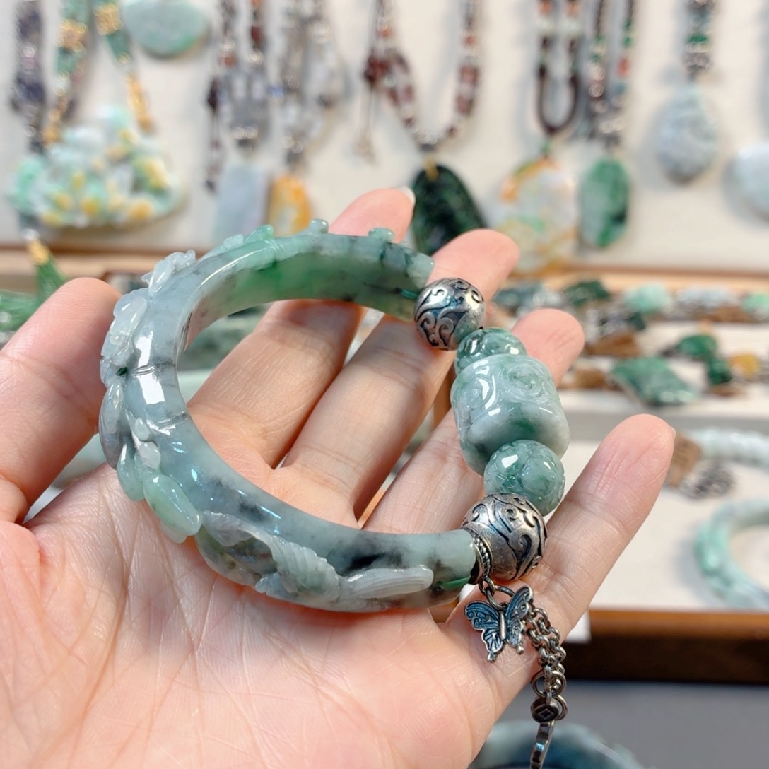 未镶嵌手链翡翠一***?手串