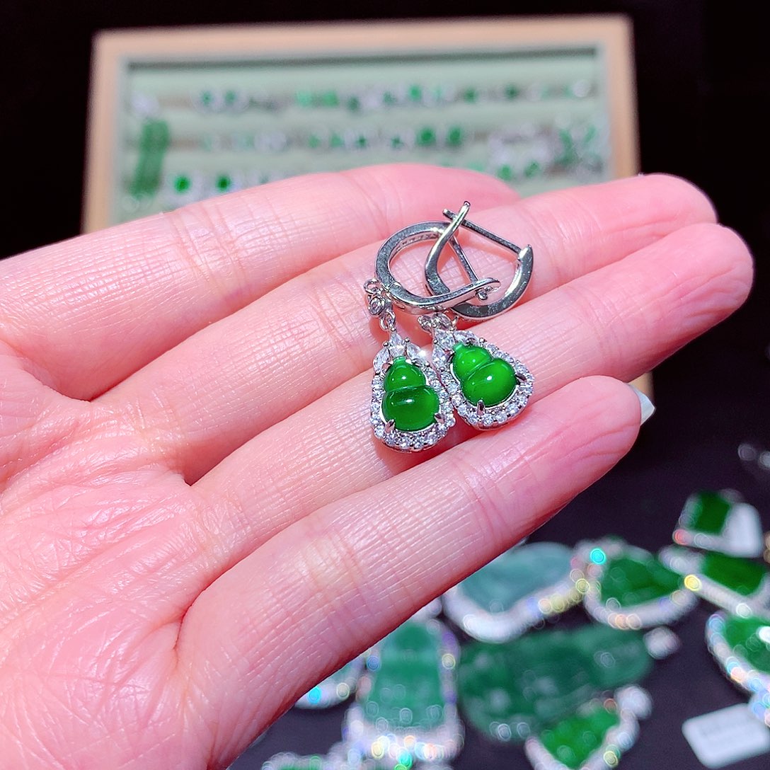 【闪购商品】翡翠吊坠(不含链)未镶嵌