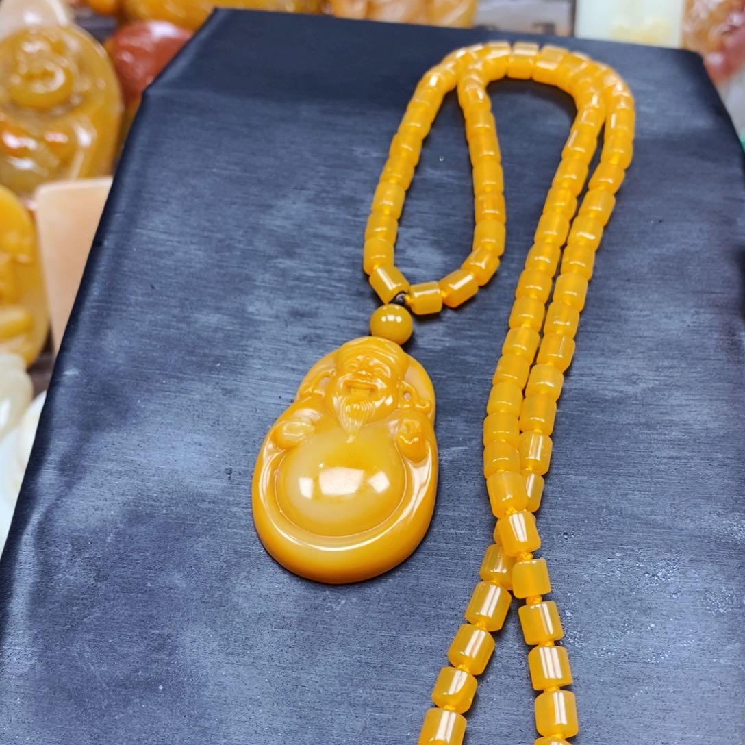 石英质玉（黄龙玉）颈饰未镶嵌