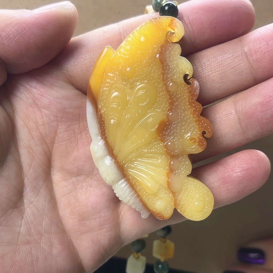 蛇纹石玉颈饰未镶嵌