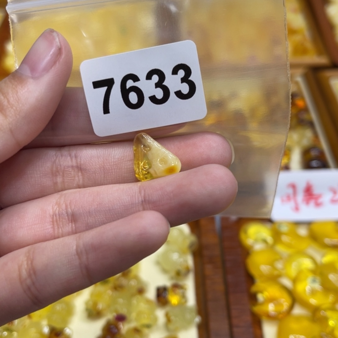 琥珀珠宝奇石未镶嵌