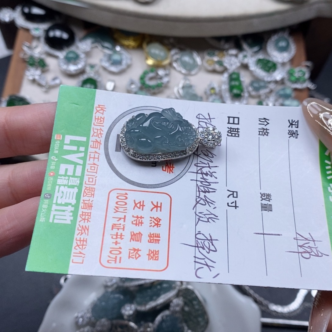 翡翠颈饰未镶嵌翡翠