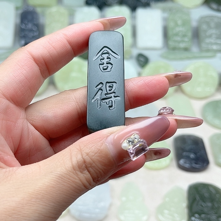 和田玉18K金镶嵌颈饰