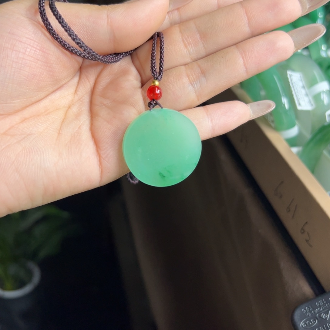 石英质玉颈饰未镶嵌细**澜