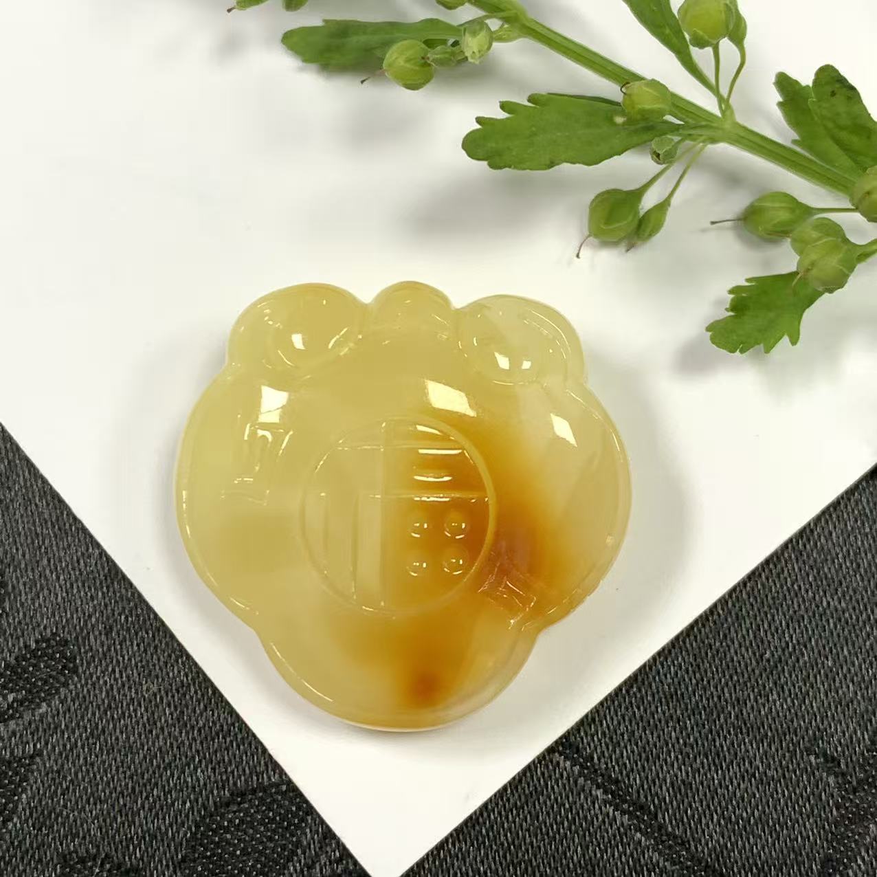 「戴琴珠宝」Z561-蜜蜡雕刻件吊坠（多样性发其一）