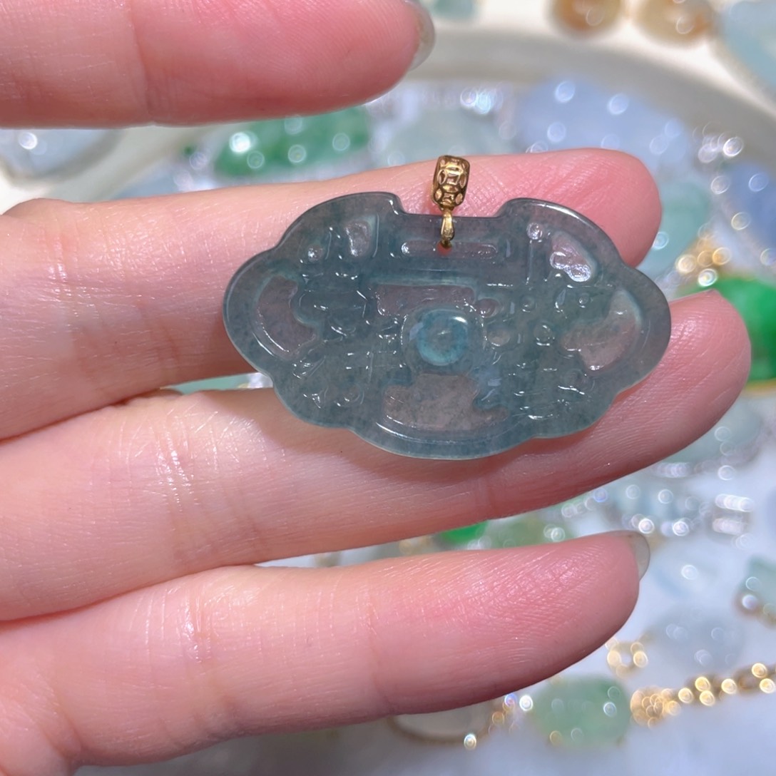 翡翠颈饰18K金镶嵌翡翠