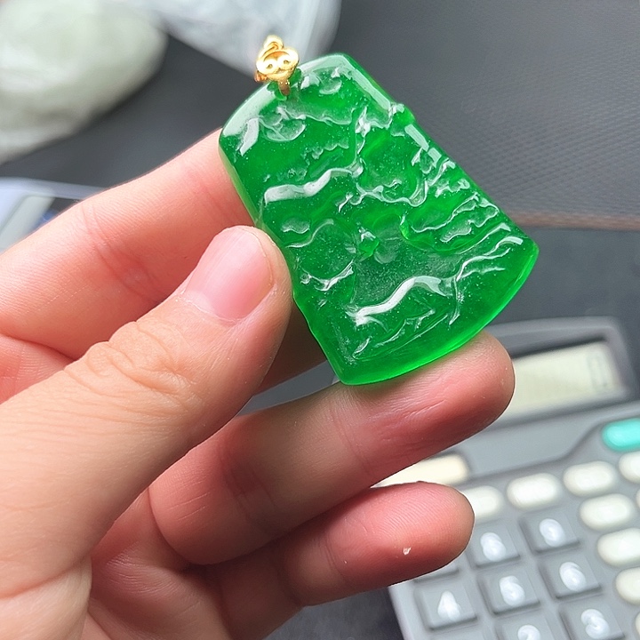 翡翠颈饰未镶嵌啊啊