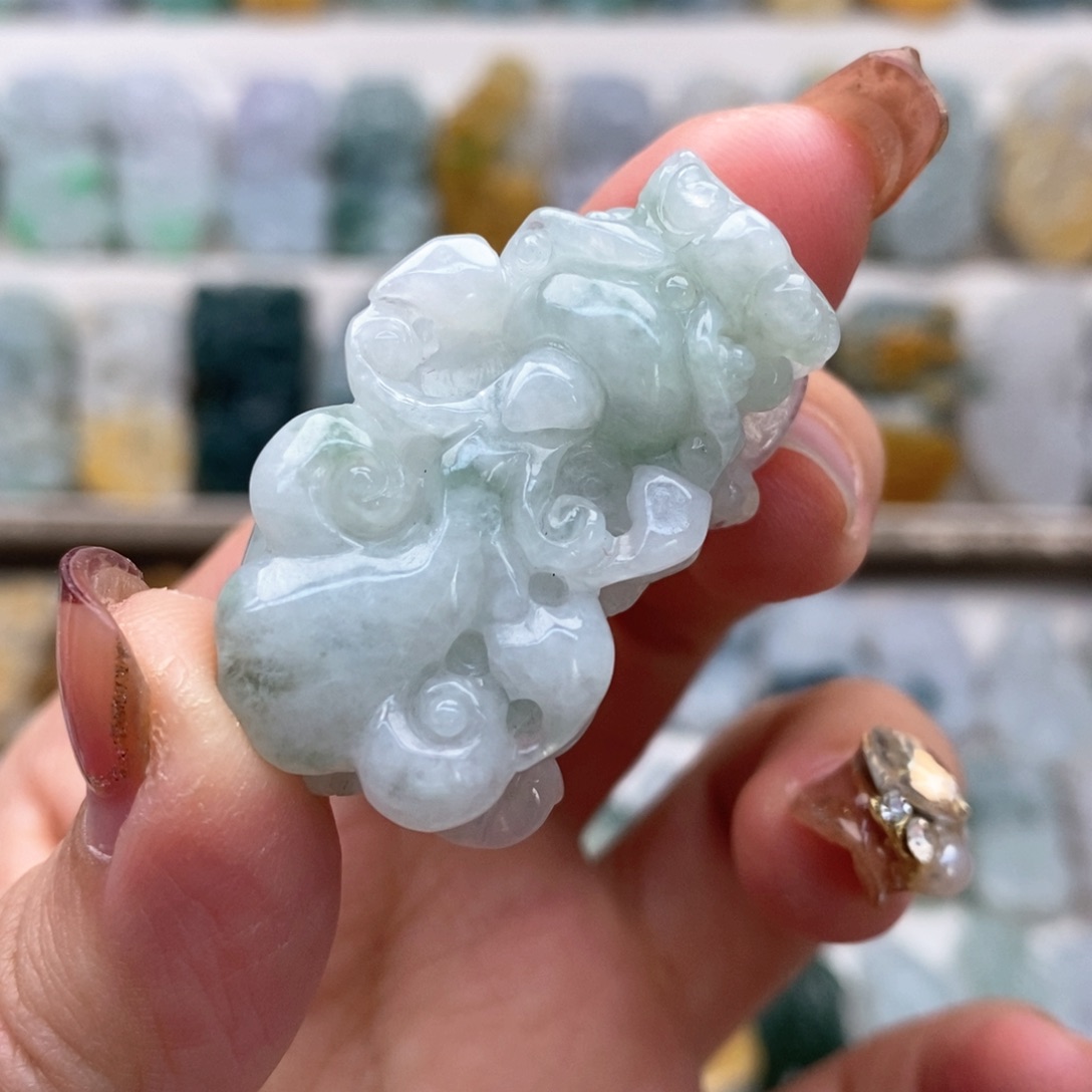 翡翠吊坠(赠链)未镶嵌