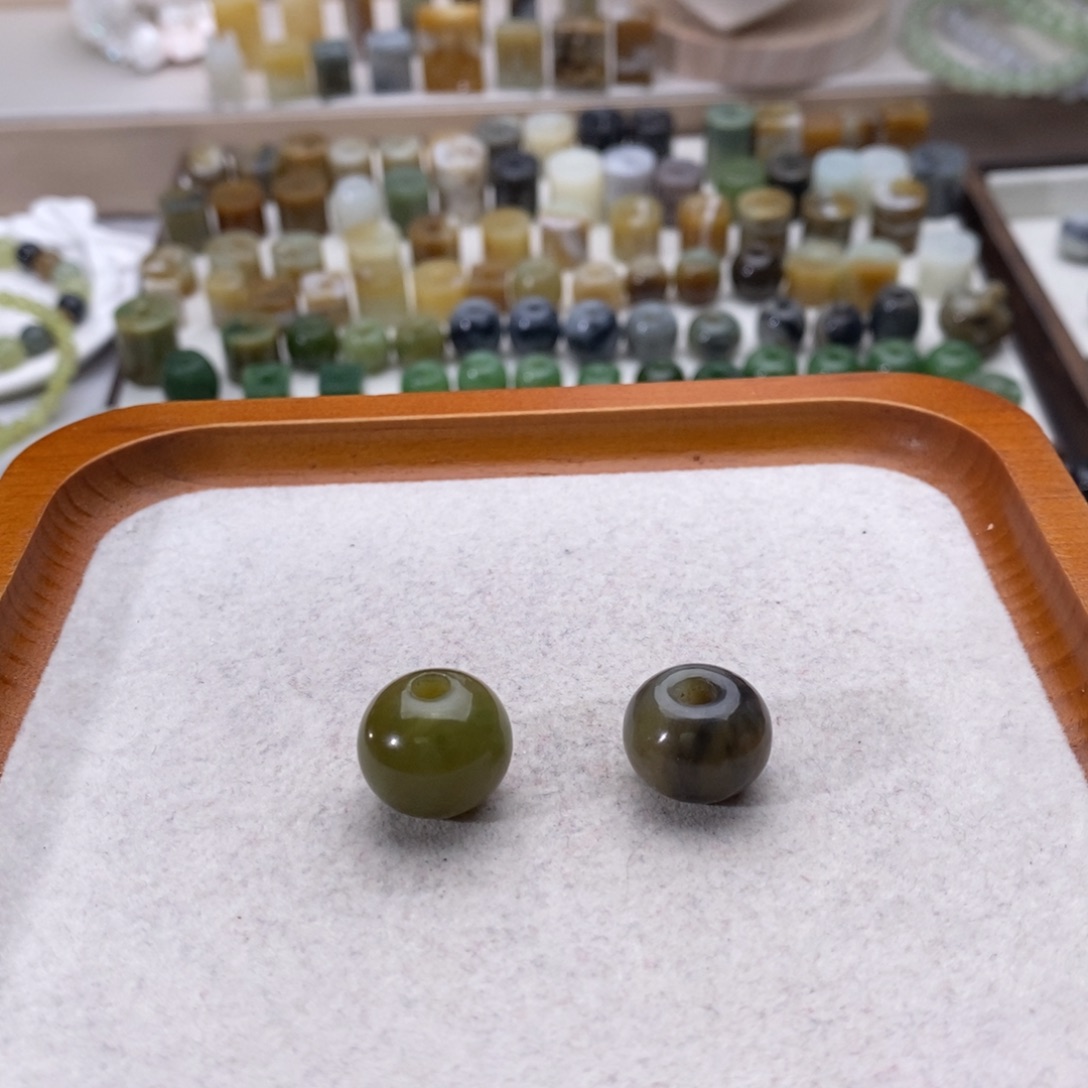 萌***队和田玉未镶嵌颈饰买断不退换