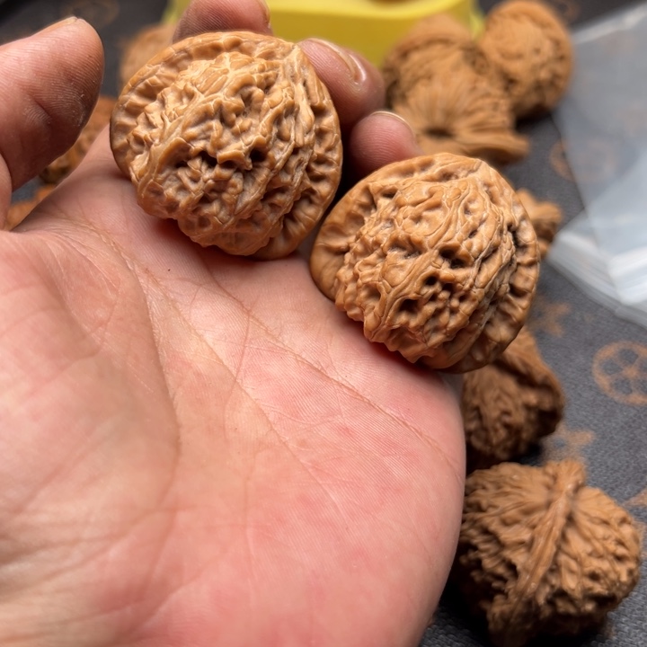 ****人吊坠文玩核桃40白狮子