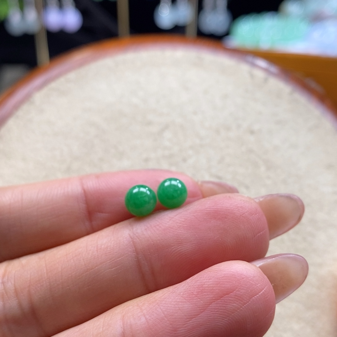 翡翠颈饰未镶嵌多样性发其一