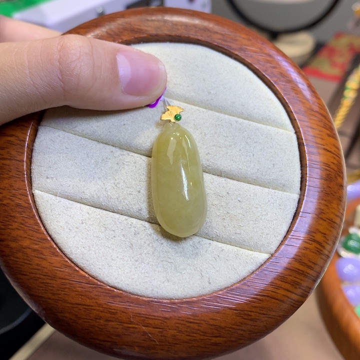 翡翠18K金镶嵌颈饰翡翠