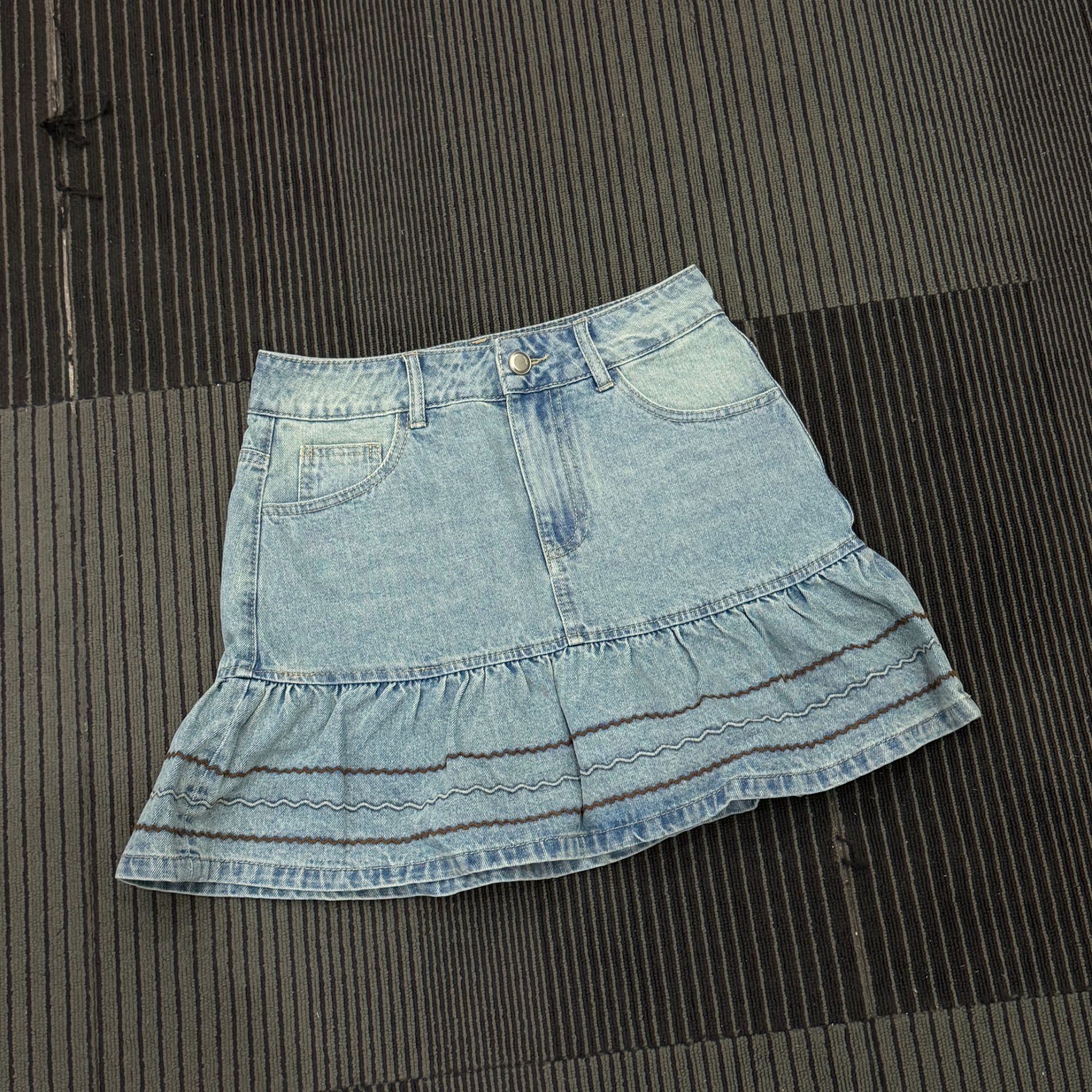 25356蓝色重磅质感下摆花边设计牛仔半裙