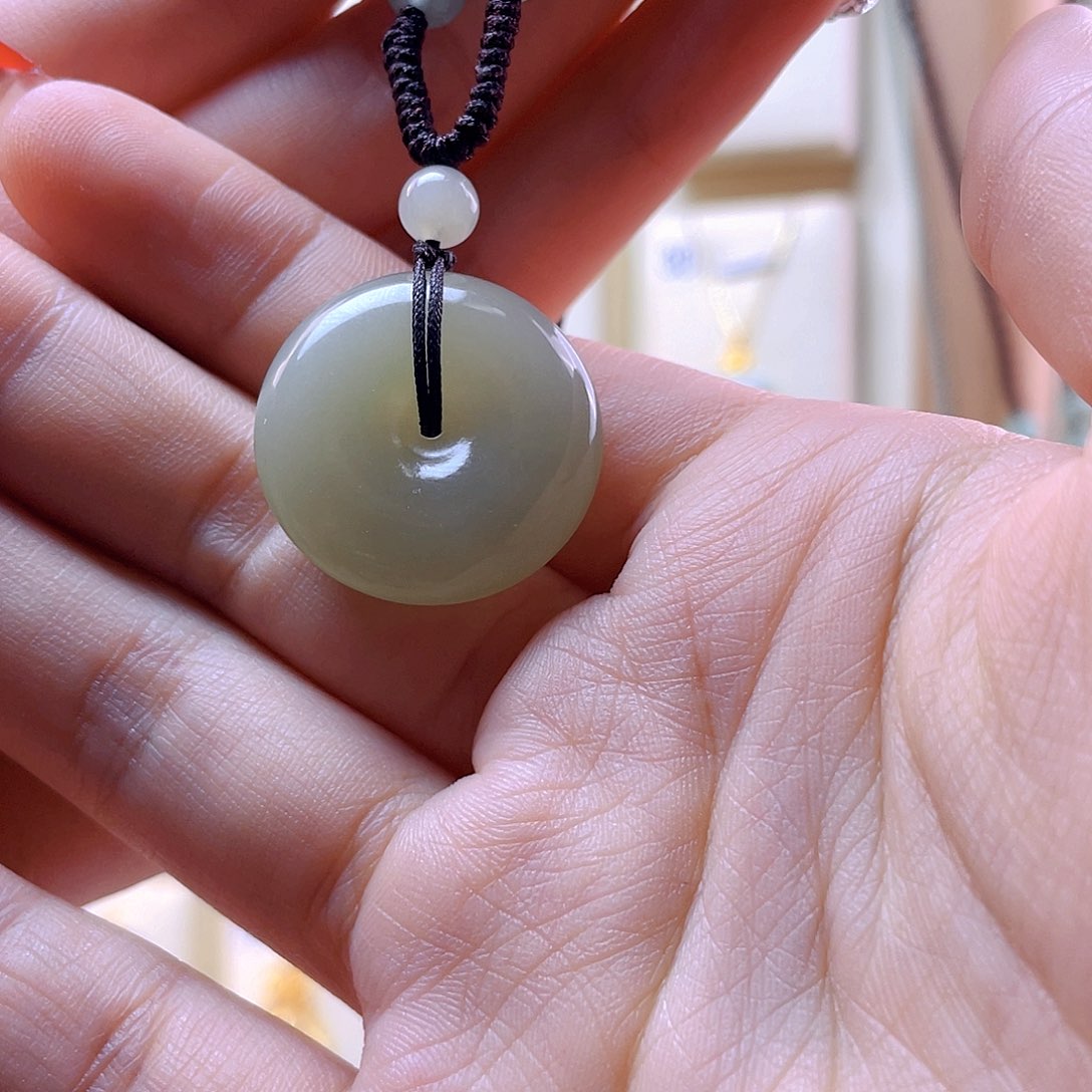 和田玉吊坠(赠链)未镶嵌猪***王