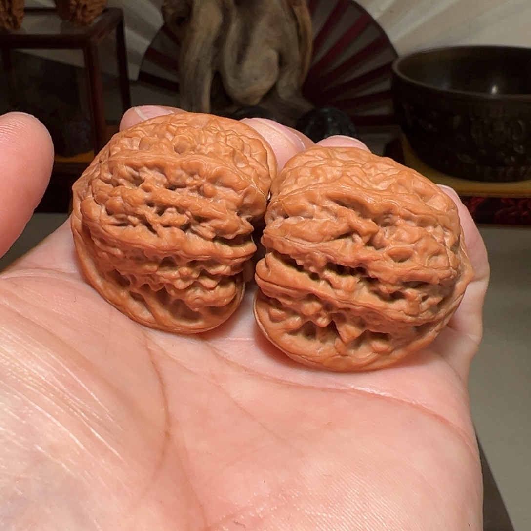 ****。文玩核桃吊坠凹底