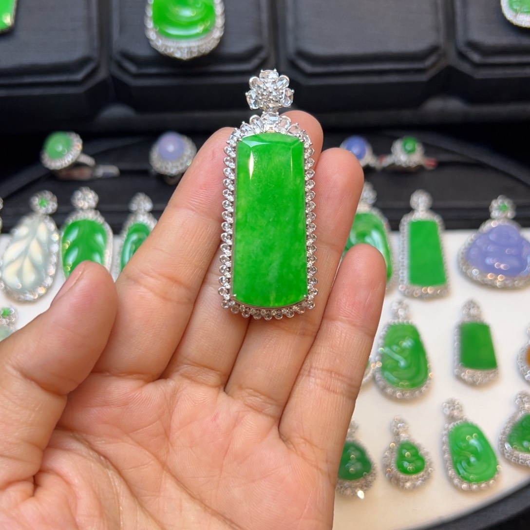 翡翠颈饰18K金镶嵌收到货48小时鉴赏期