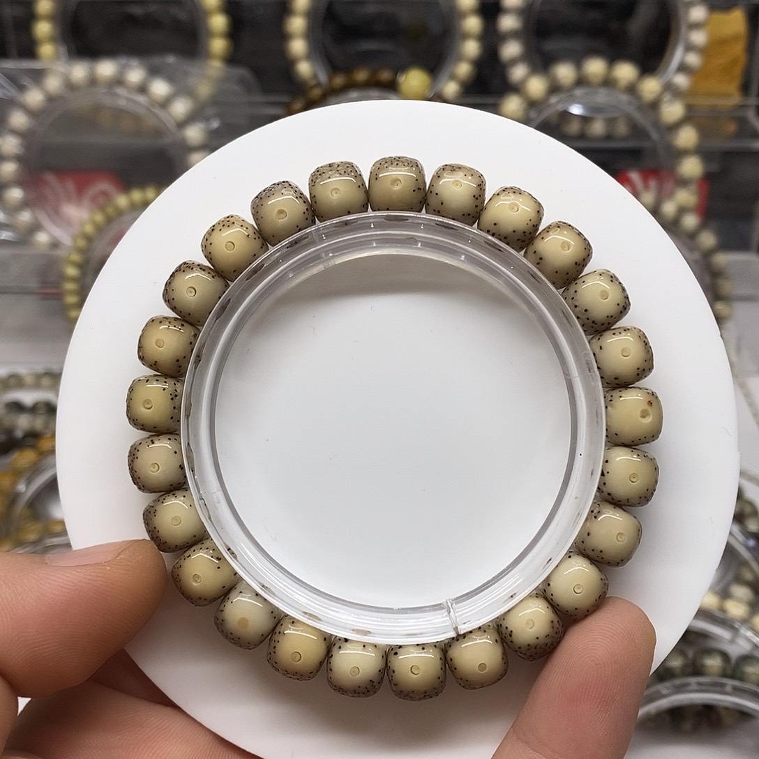 将***。星月菩提吊坠大光头雕刻