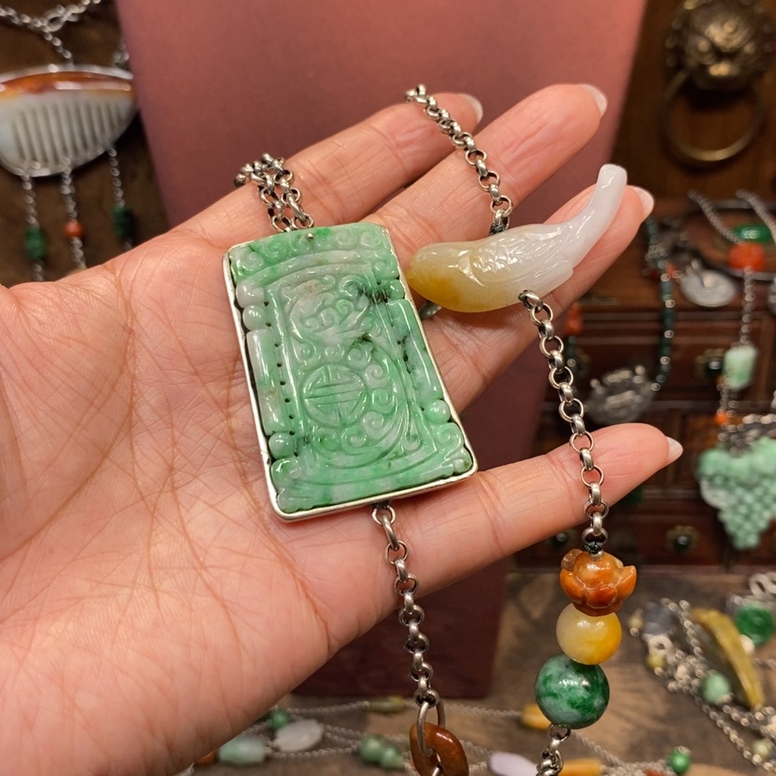 翡翠吊坠(赠链)未镶嵌