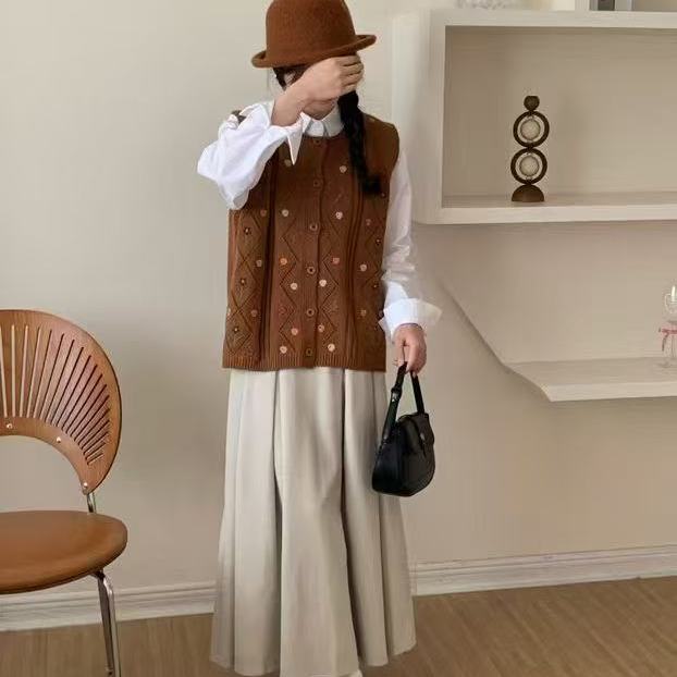 精致刺绣单排扣针织马甲女宽松百搭休闲无袖坎肩上衣潮J44