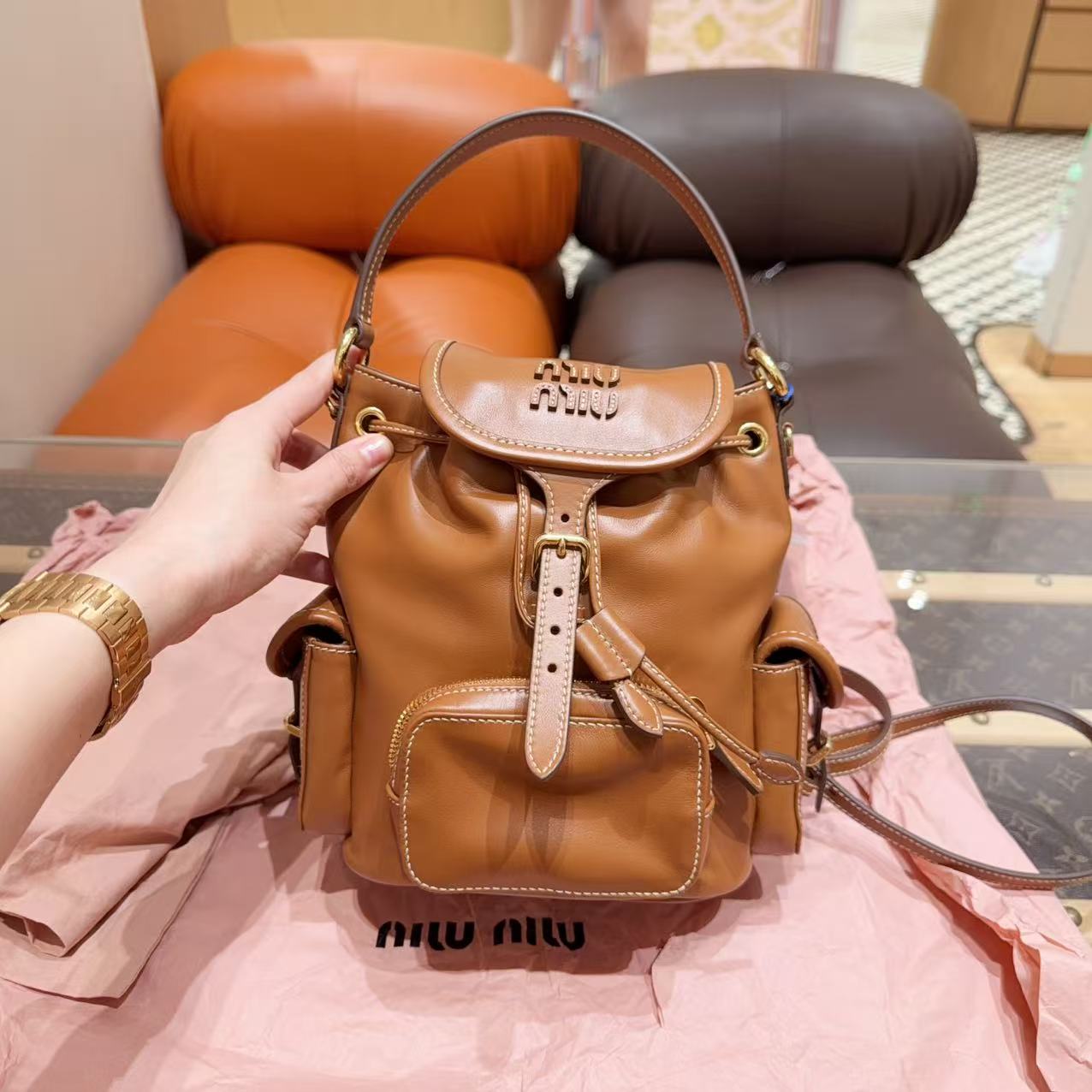 99新 MIU MIU/缪缪 25S春季限定款 干邑色纯皮质 小号双肩包