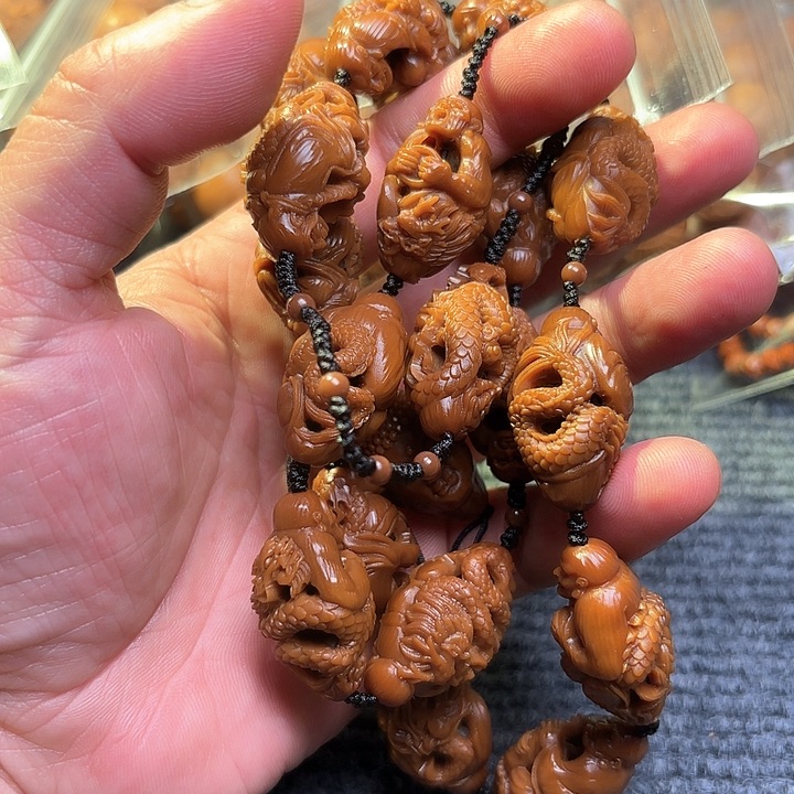 橄榄核吊坠玉龙十八罗汉