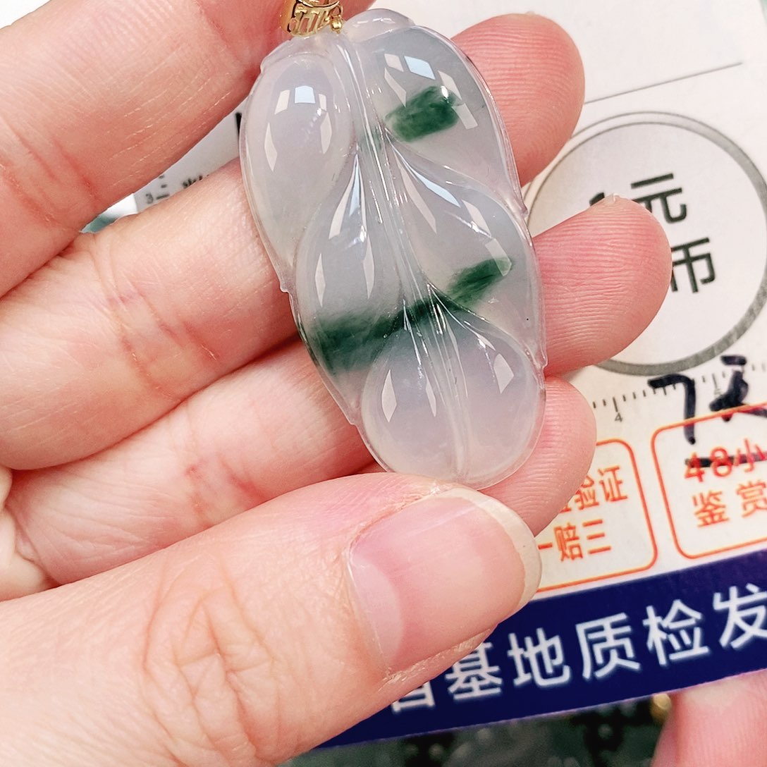 翡翠18K金镶嵌颈饰吊坠