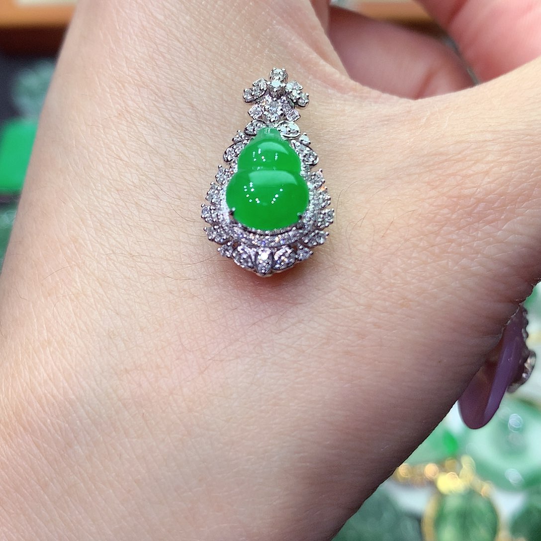 翡翠吊坠(不含链)18K金镶嵌