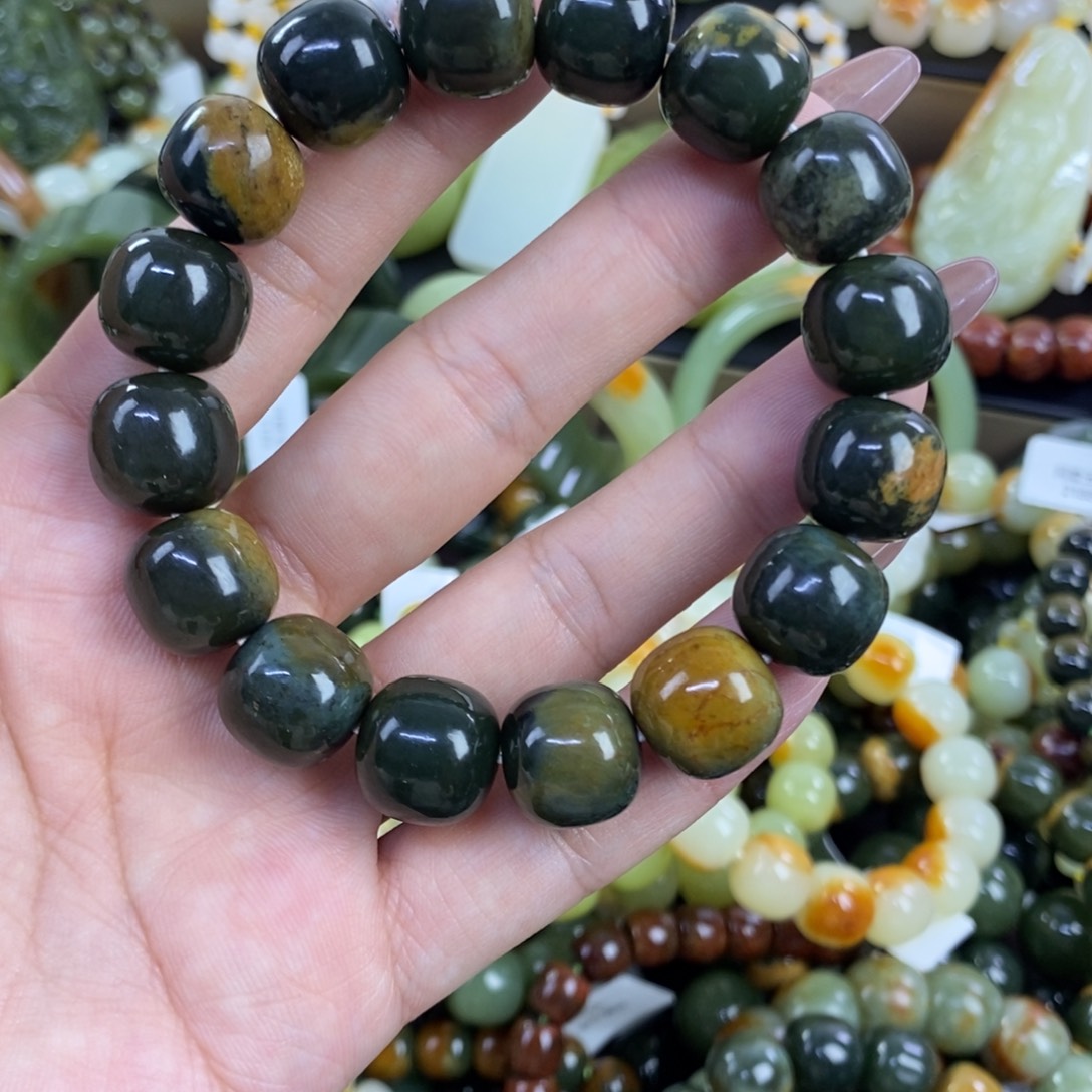 柳***～透闪石质玉未镶嵌手串