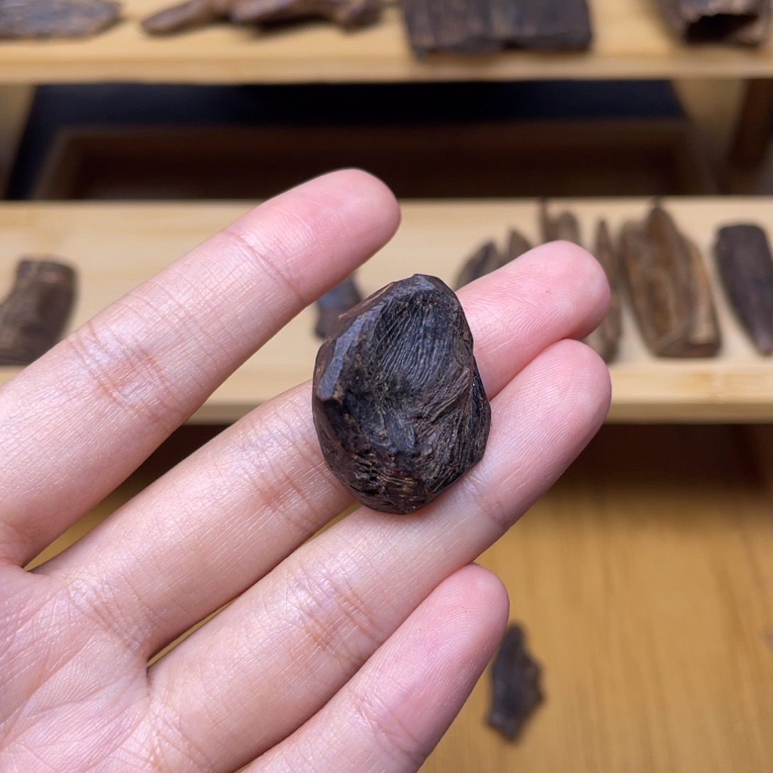 半***人3.5克海南大山沉水老包头