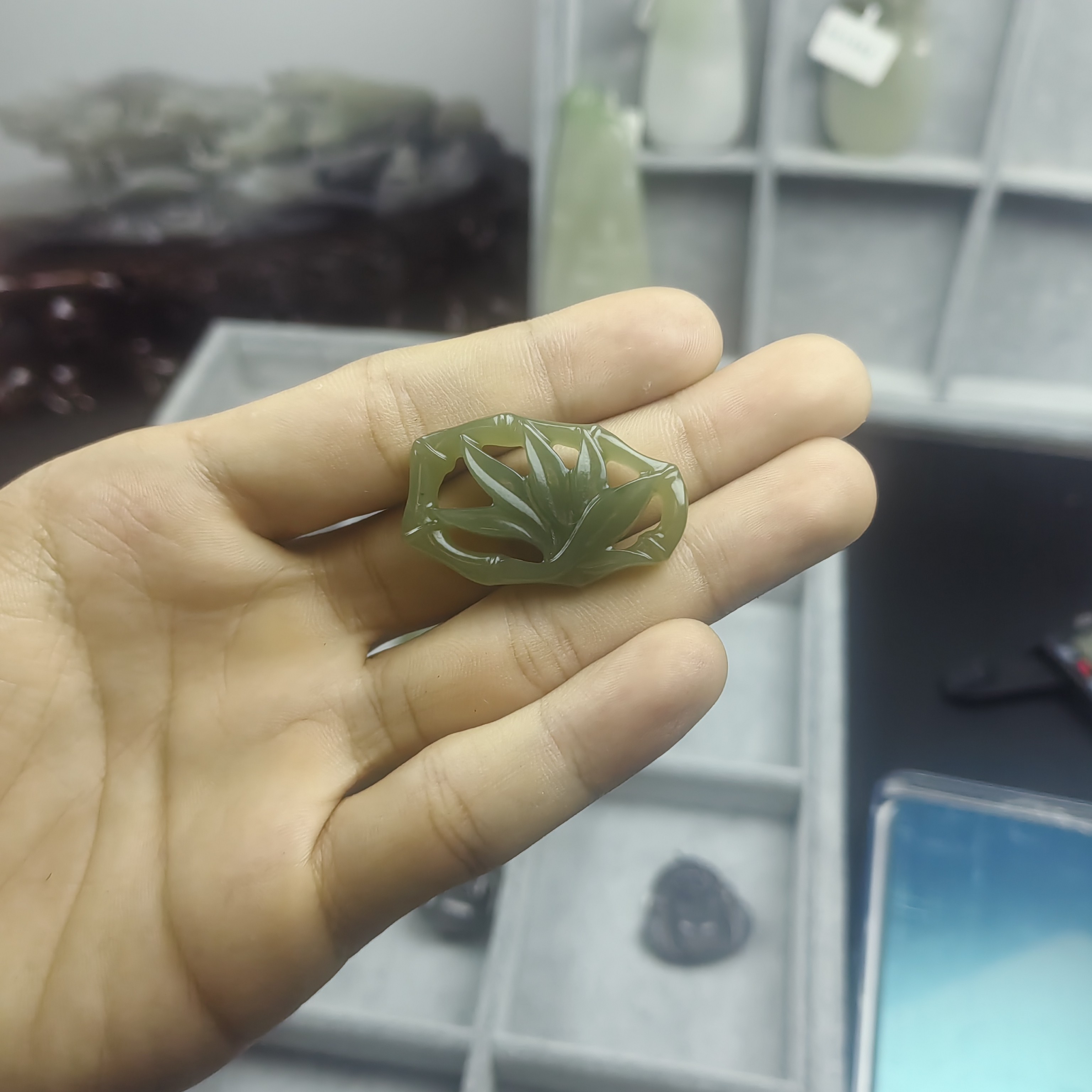 和田玉的青海料竹子吊坠