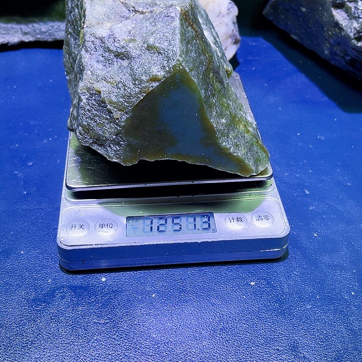 未镶嵌和田玉（糖玉）珠宝半成品