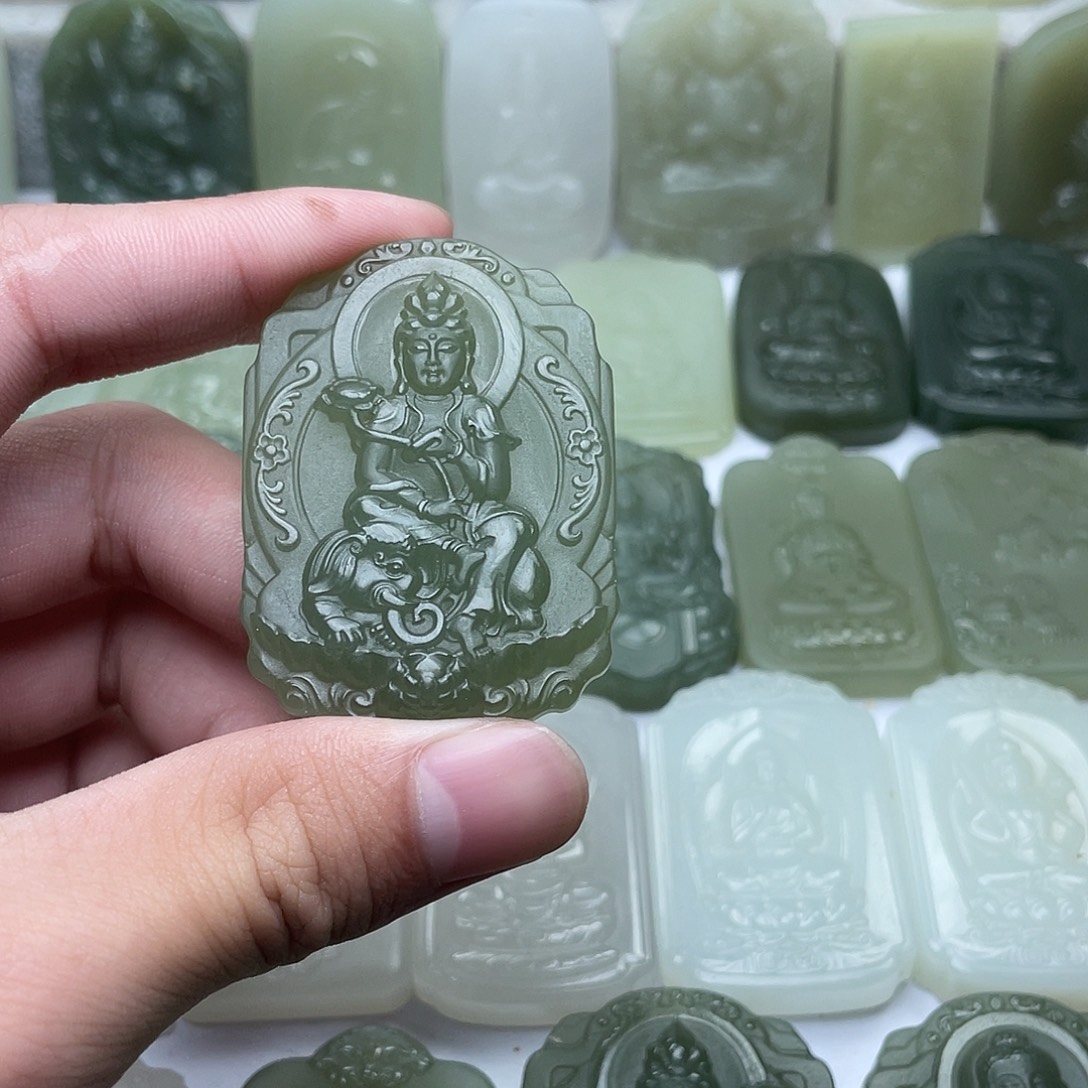 七***玥和田玉未镶嵌颈饰