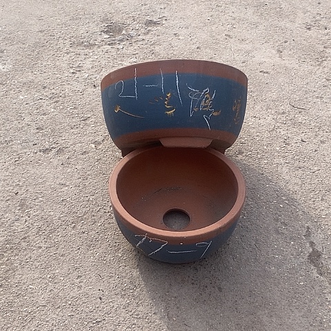 中国宜兴紫砂花，